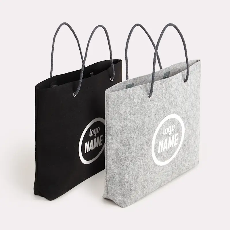Sacs en feutrine avec anses en corde