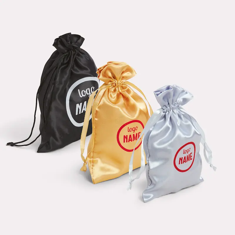 Pochettes en satin avec cordons de serrage